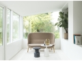 2022_Hyg_Sofa_Oak_UDA07_Turn_Table_Marble_White_Stage_Floor_Lamp_White.jpg