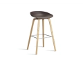 AA006-D132-AA51_AAS 32 H75 raisin 2.0 shell_wb laquered oak base_stainless steel footrest.jpg