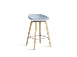 About a Stool (AAS 32) Low - Lacquered oak - stołek na drewnianych nogach