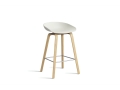 AA003-D156-AA51_AAS 32 H65 melange cream 2.0 shell_wb laquered oak base_stainless steel footrest.jpg