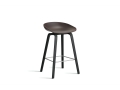 AA001-D132-AA51_AAS 32 H65 raisin 2.0 shell_black wb laquered oak base_stainless steel footrest.jpg