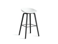 AA010-D159-AA51_AAS 32 H75 white 2.0 shell_black wb laquered oak base_black steel footrest.jpg
