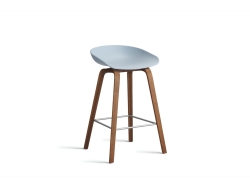 About a Stool (AAS 32) Low - Walnut - stołek na drewnianych nogach
