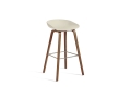 AB245-D156-AA51_AAS 32 H75 melange cream 2.0 shell_wb lacquer walnut base_stainless steel footrest.jpg