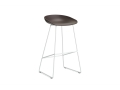 AA077-D132-AA51_AAS 38 H75 raisin 2.0 shell_white powder coated steel base.jpg