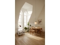 GrashoppaTableLamp_MategotTrolley_C-ChairDiningChair_B-Table_SatellitePendant_On_03.jpg