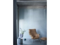 Doze-lounge-chair-ottoman-cognac-leather-anthracite-black-halves-side-table-sage-green-kink-vase-light-blue-muuto-med-res_(150).jpg