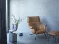 Doze-lounge-chair-ottoman-cognac-leather-anthracite-black-halves-side-table-sage-green-kink-vase-muuto-V2-med-res_(150).jpg