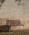 traverse-dining-bench-armrest_910x1100_brandmodel2.jpg