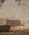 traverse-dining-bench-armrest_910x1100_brandmodel2.jpg