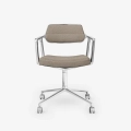 Vipp Swivel Chair 453, krzesło obrotowe z tapicerką z tkaniny Tide i polerowaną aluminiową podstawą na kółkach front