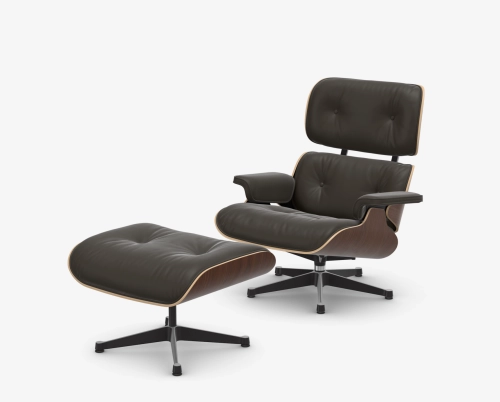 Vitra Eames Lounge Chair z podnóżkiem Ottoman od frontu, ciemna skóra na skorupach z orzecha
