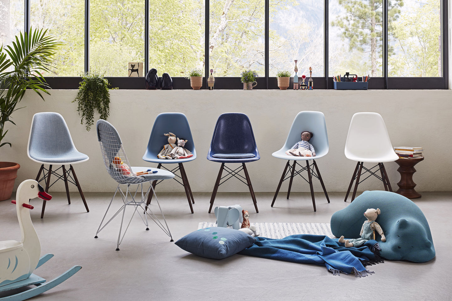 Fiberglass, który zmienił wszystko. Historia krzeseł Eames, które wyprzedziły swoją epokę